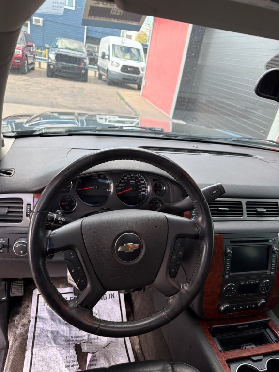 2008 Chevrolet Suburban Image 13
