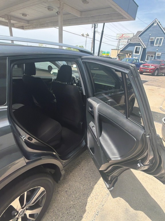 2017 Toyota Rav4 Image 8