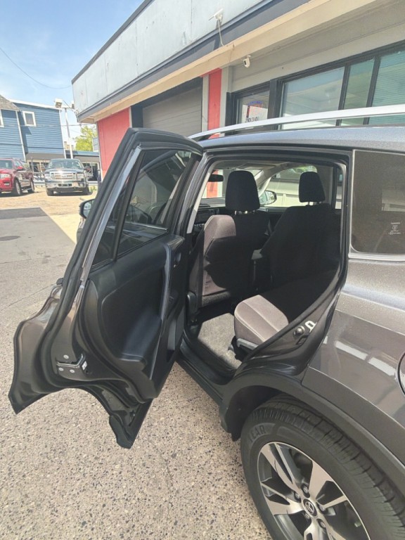 2017 Toyota Rav4 Image 11