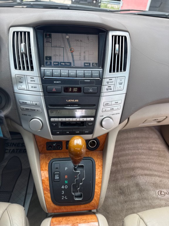 2005 Lexus RX Image 8