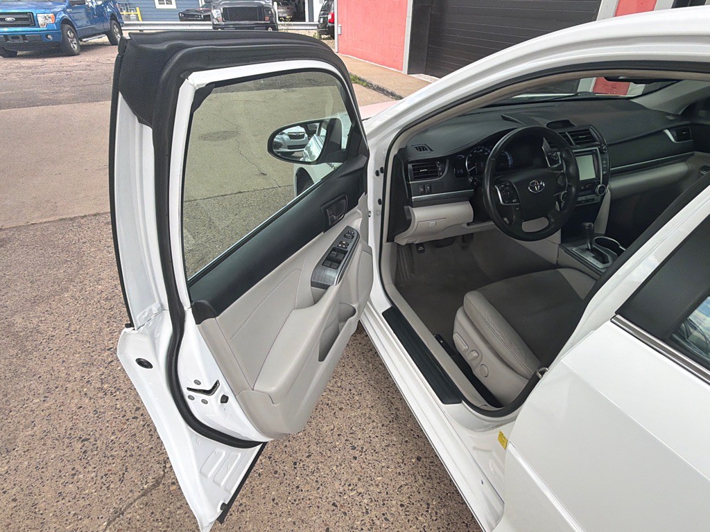 2014 Toyota Camry Image 7