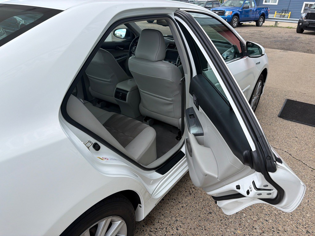 2014 Toyota Camry Image 9