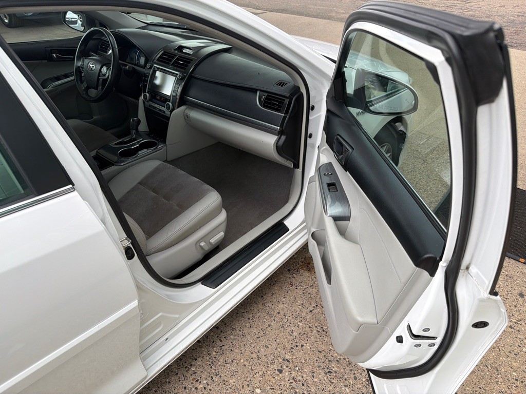 2014 Toyota Camry Image 10