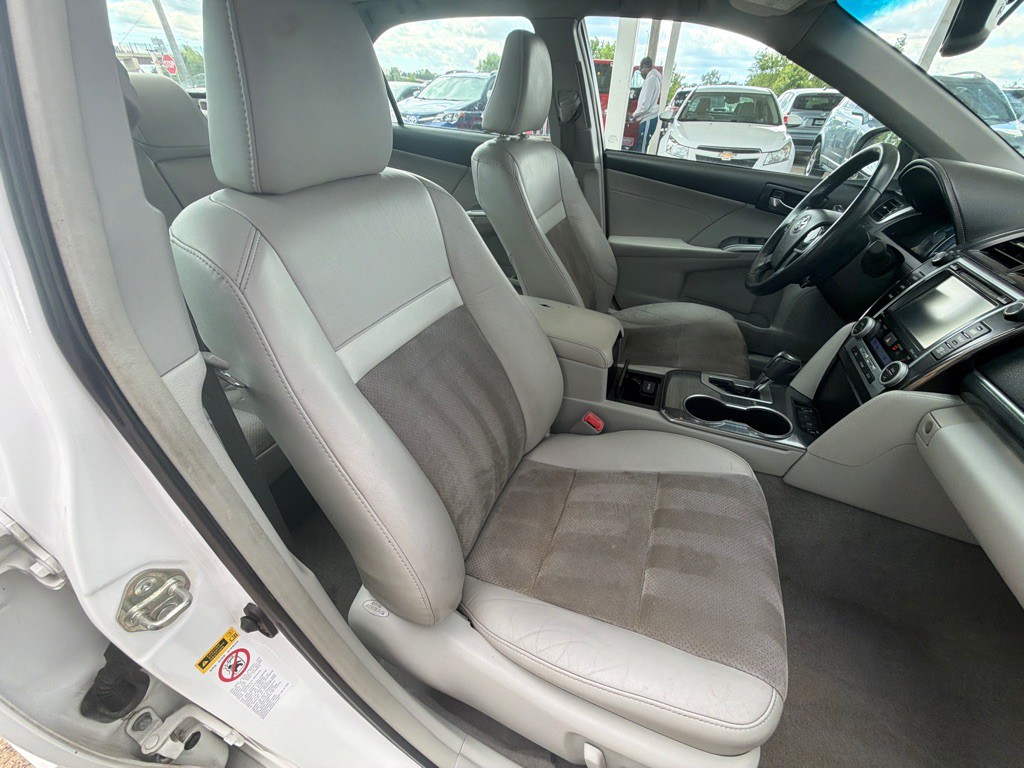 2014 Toyota Camry Image 11