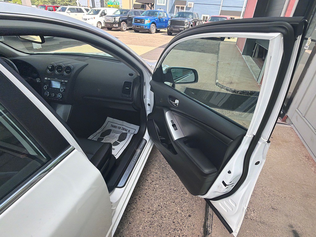2011 Nissan Altima Image 7