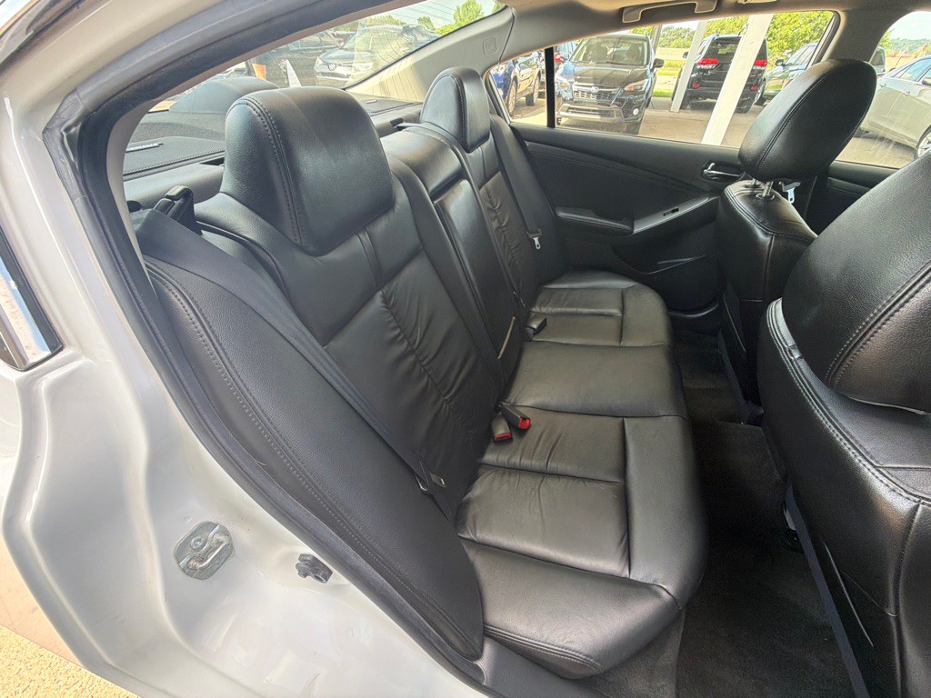2011 Nissan Altima Image 10