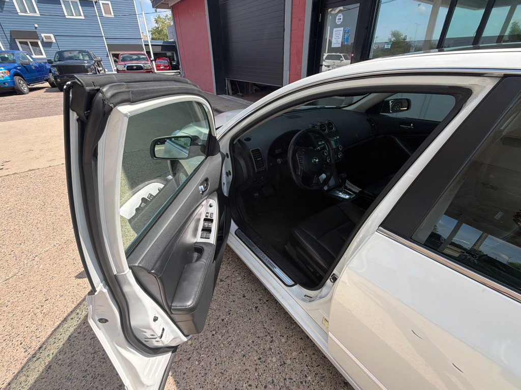 2011 Nissan Altima Image 12