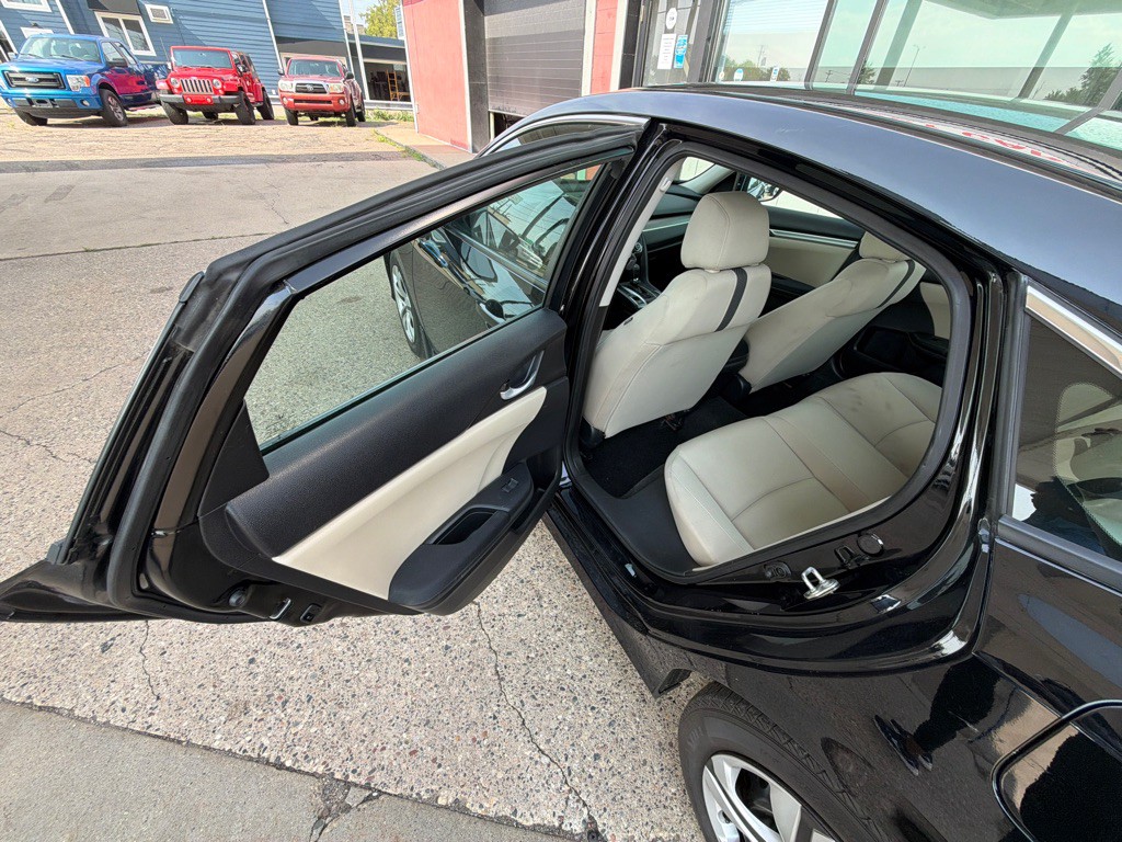2017 Honda Civic Image 7