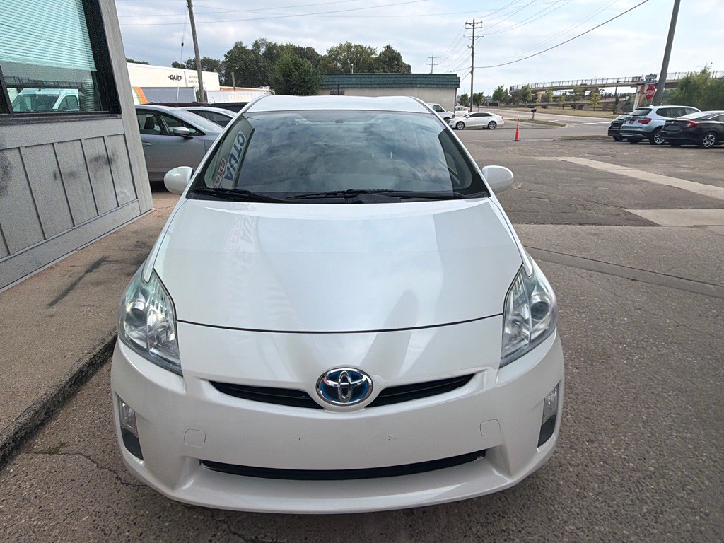 2010 Toyota Prius Image 2