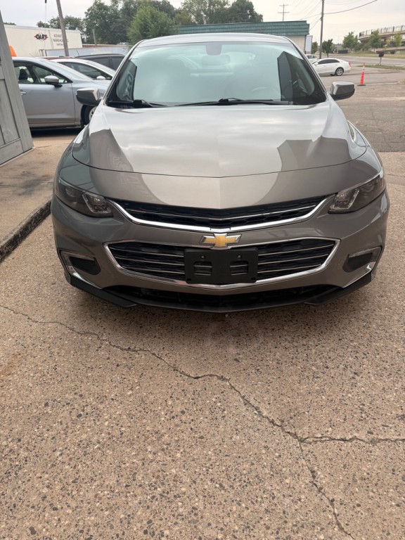 2018 Chevrolet Malibu Image 2