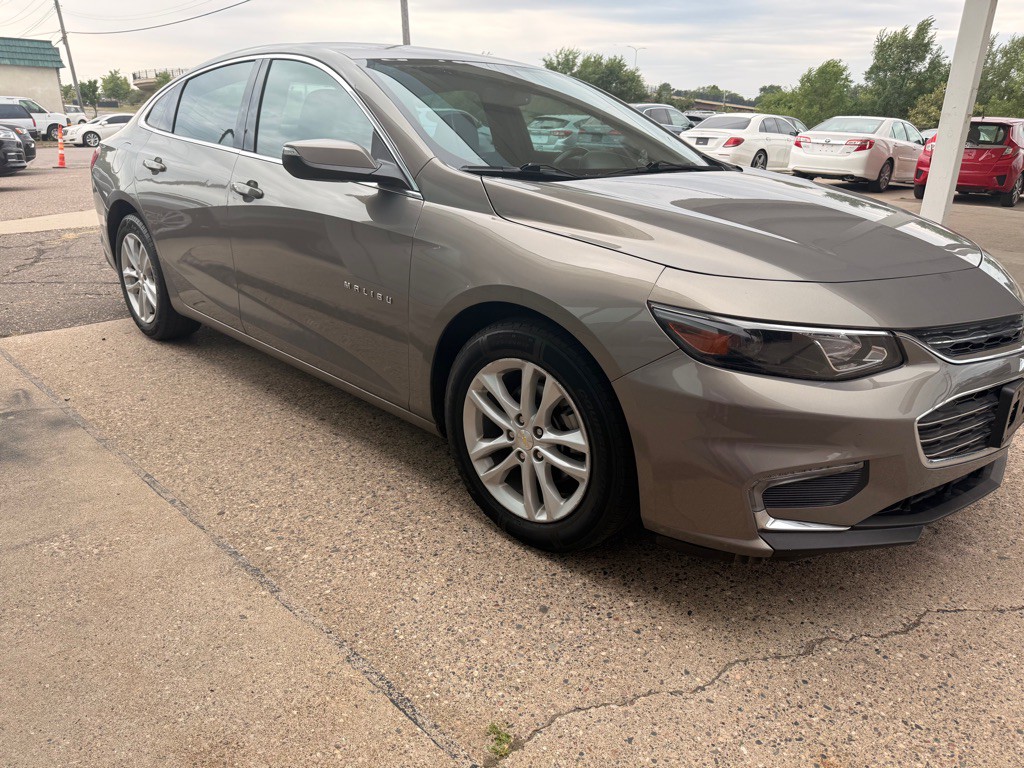2018 Chevrolet Malibu Image 3