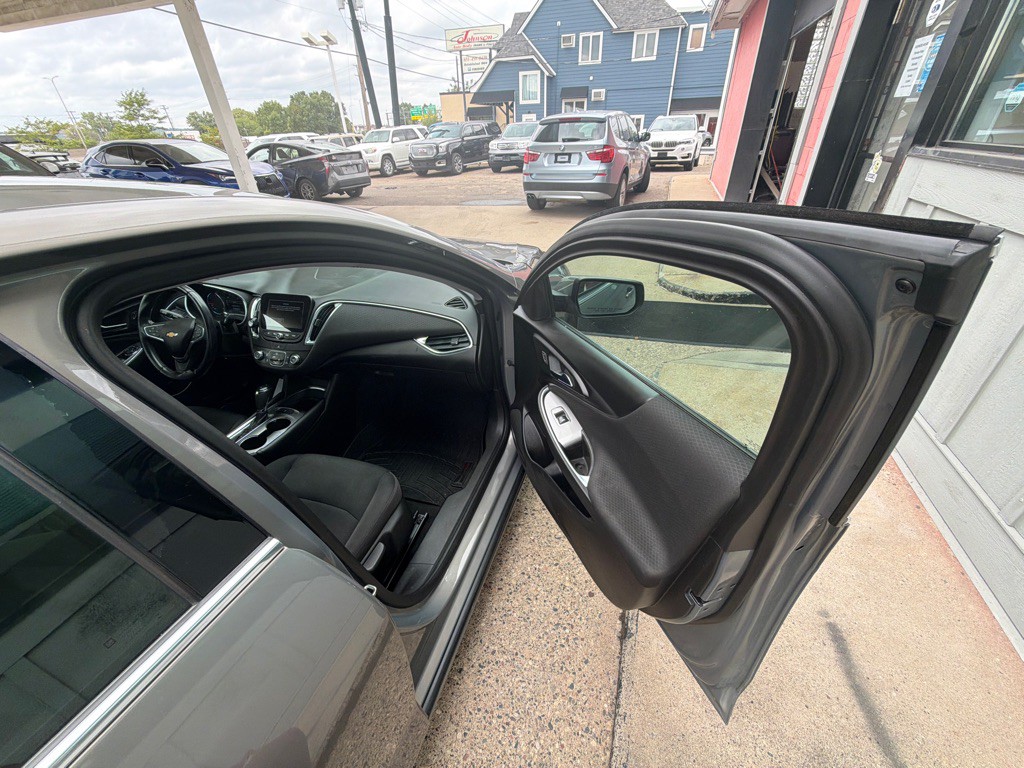 2018 Chevrolet Malibu Image 11