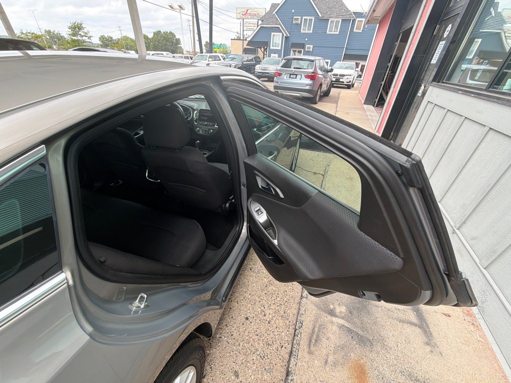 2018 Chevrolet Malibu Image 12