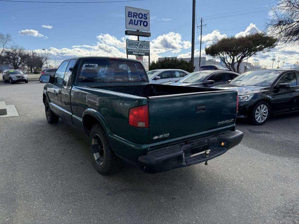1998 Chevrolet S10 Image 3