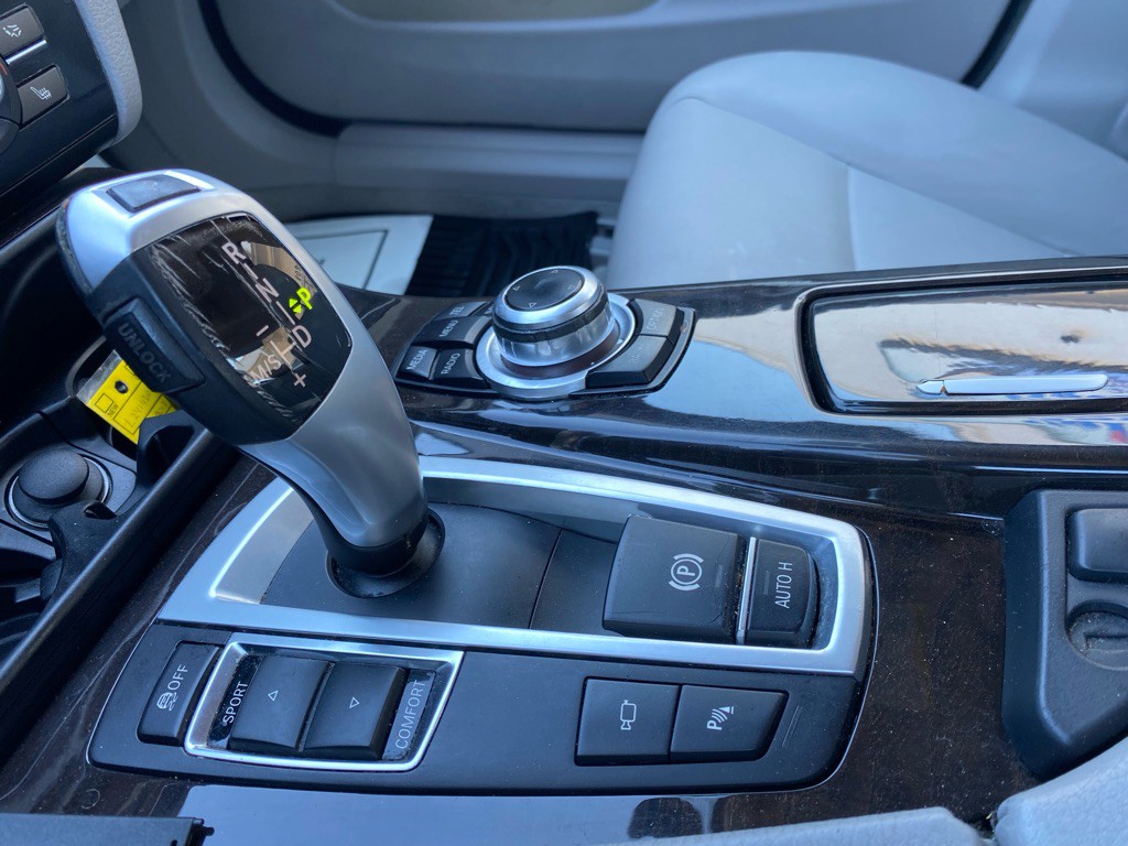 2013 BMW 5 Series Image 25