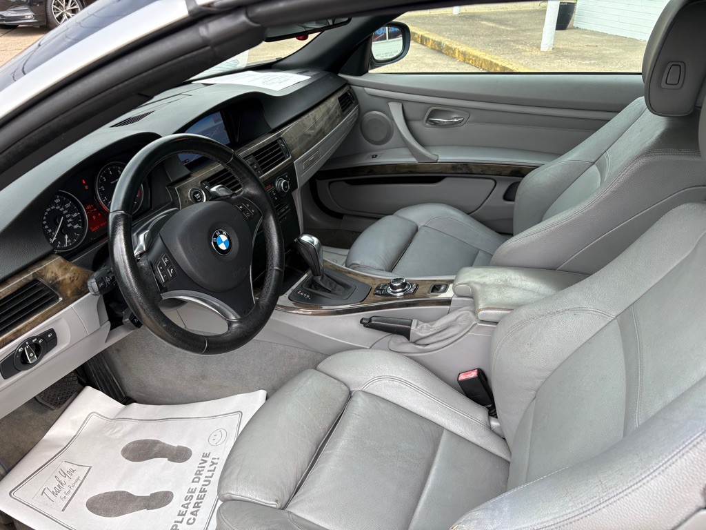 2010 BMW 3 Series Image 16
