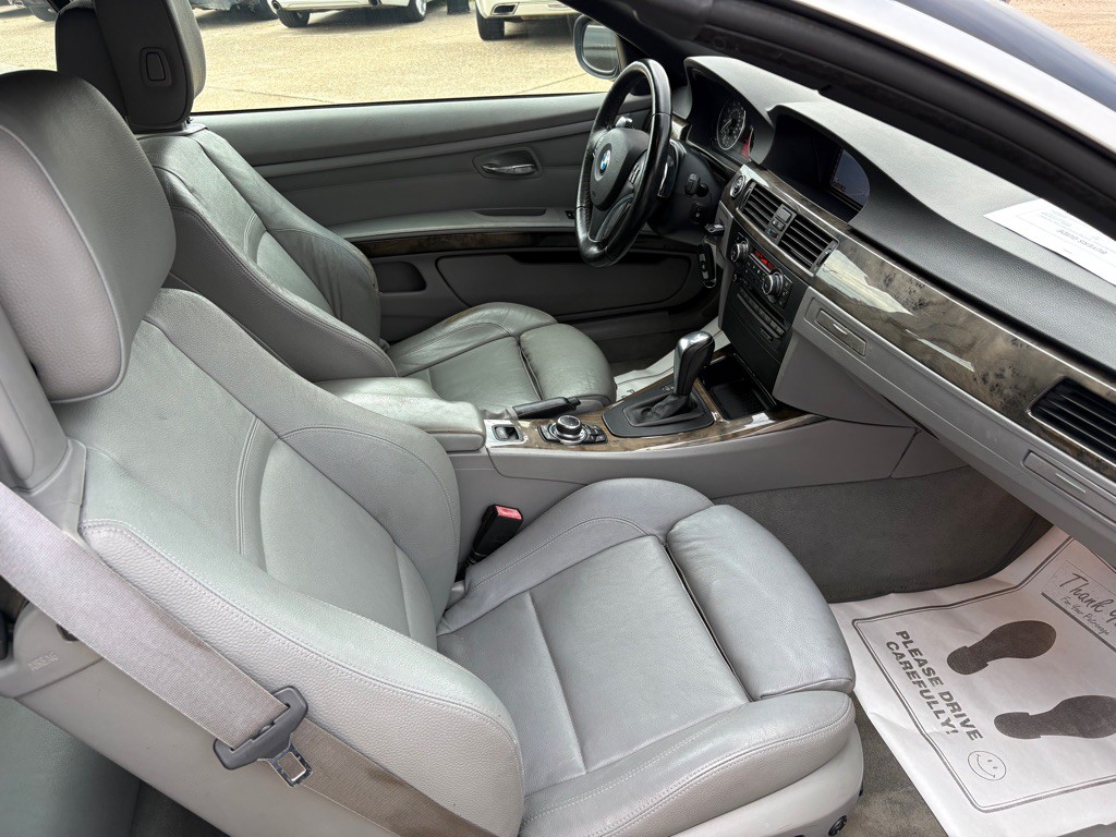 2010 BMW 3 Series Image 18