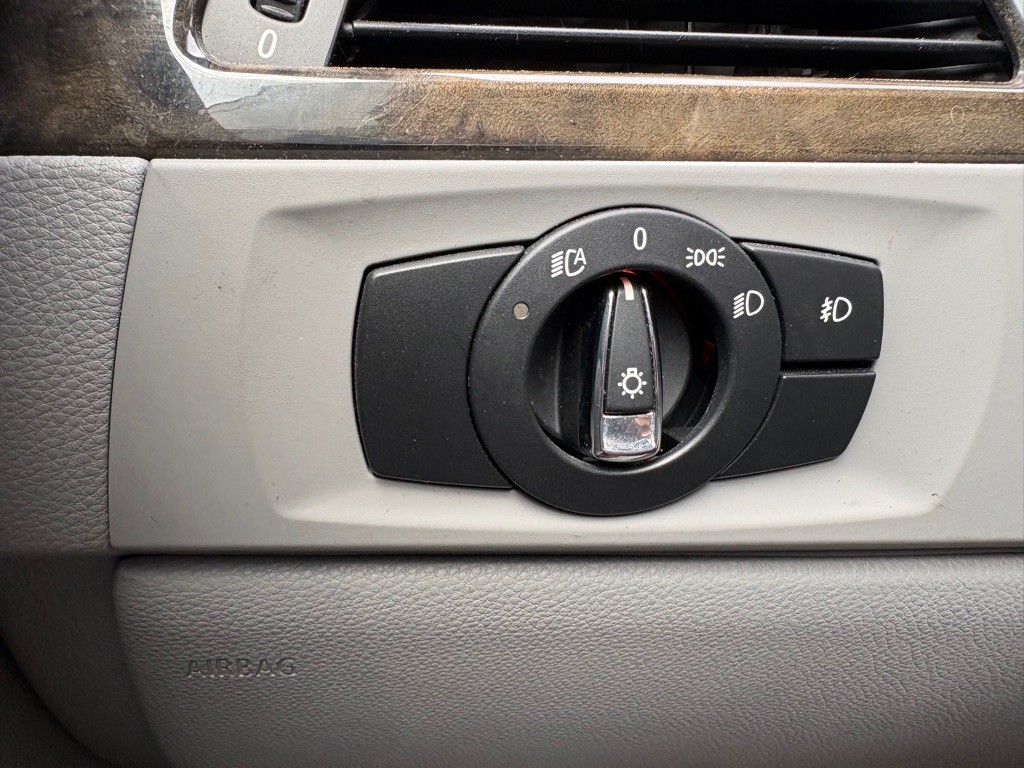 2010 BMW 3 Series Image 23