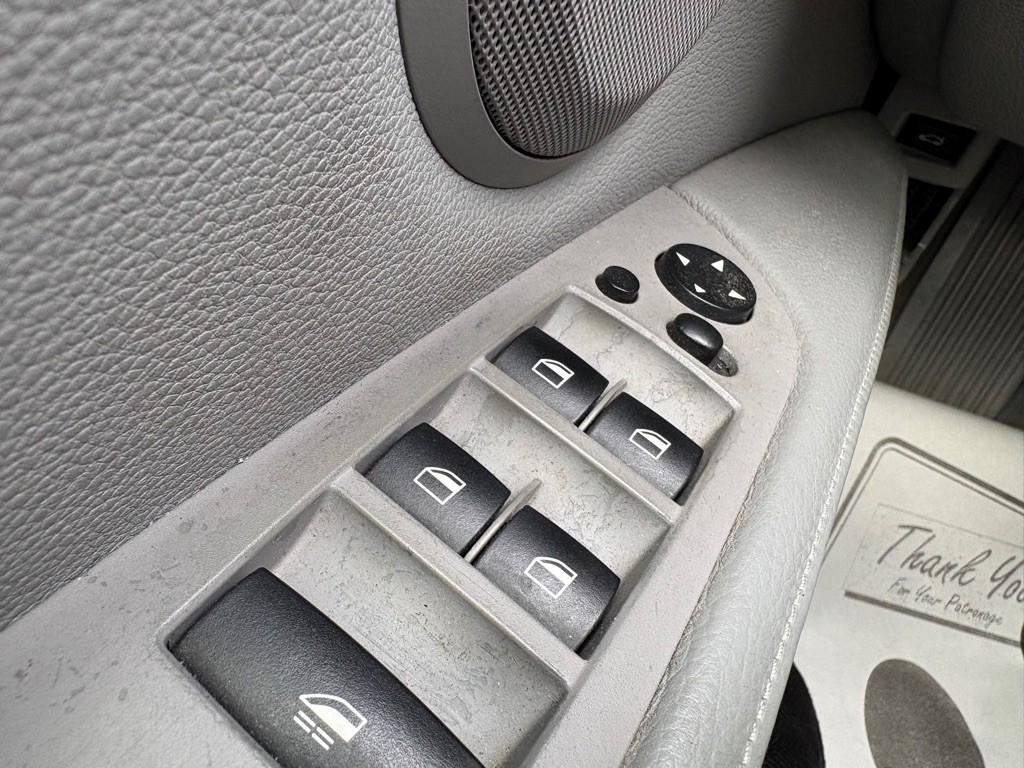 2010 BMW 3 Series Image 24