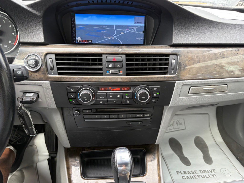 2010 BMW 3 Series Image 25
