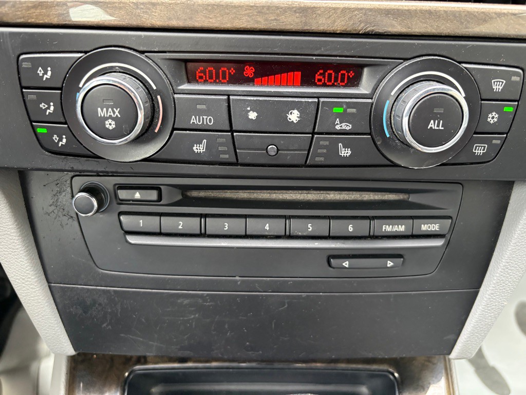 2010 BMW 3 Series Image 26