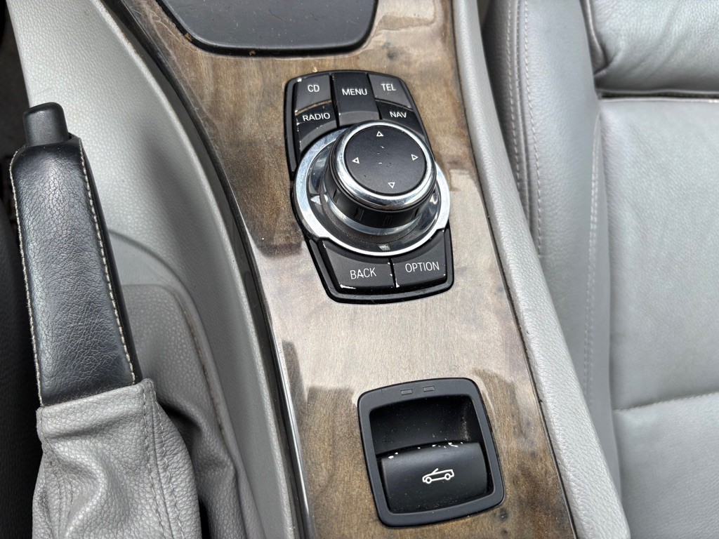 2010 BMW 3 Series Image 28