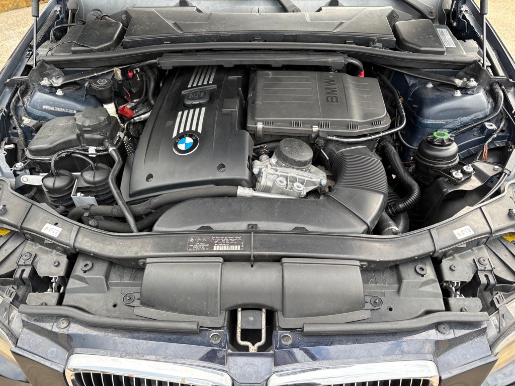 2010 BMW 3 Series Image 35