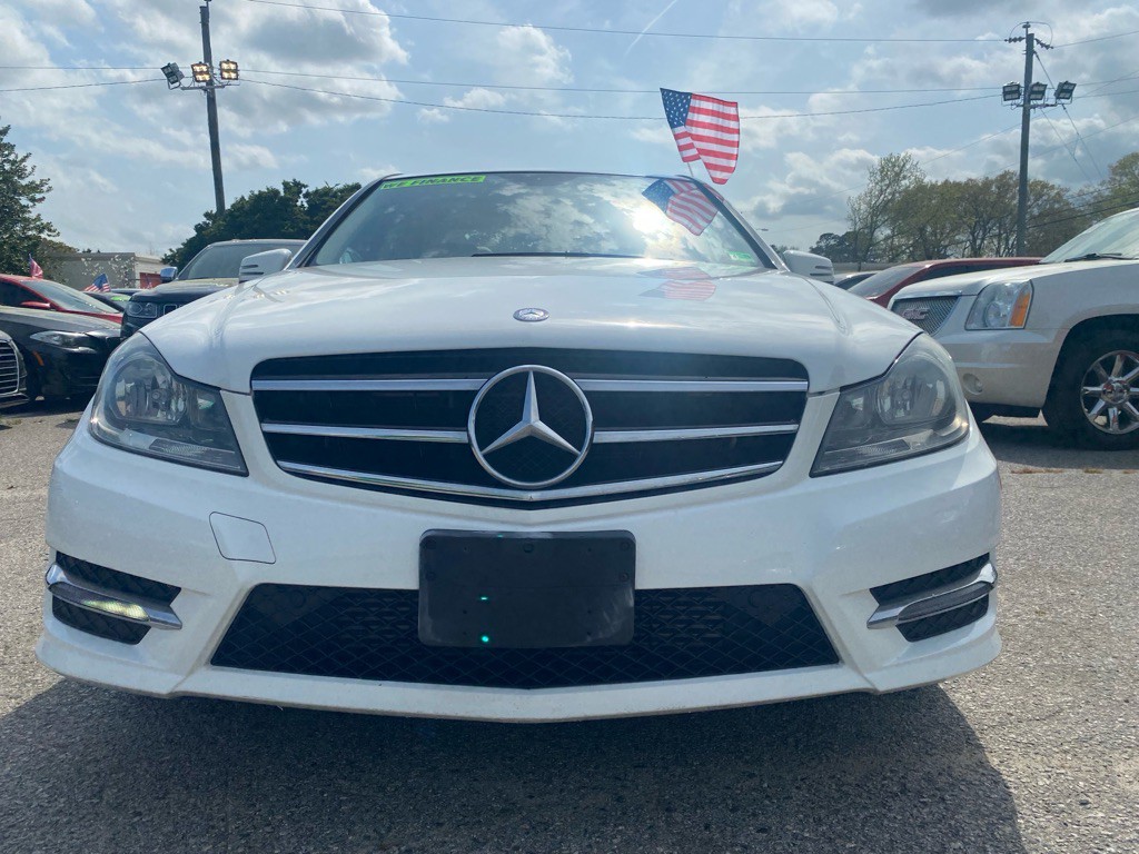 2014 Mercedes-Benz C-Class Image 2