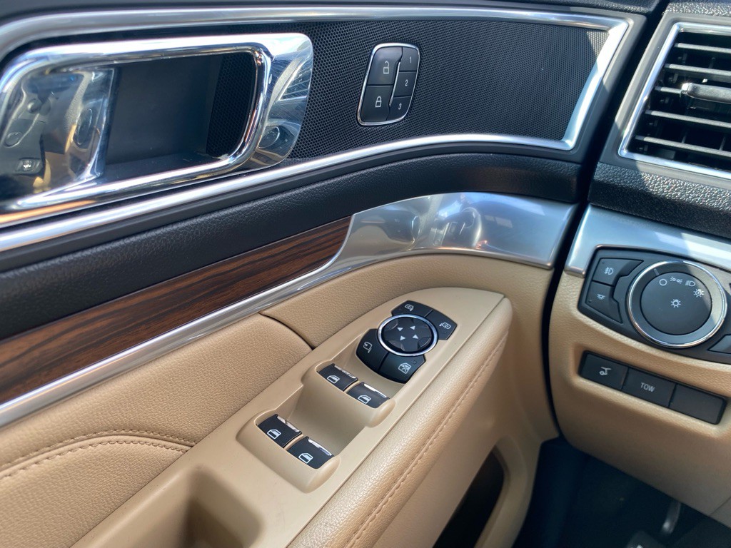 2017 Ford Explorer Image 24