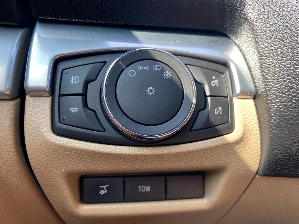 2017 Ford Explorer Image 25