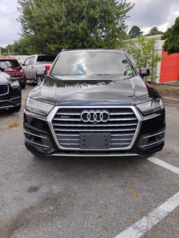 2017 Audi Q7 Image 1