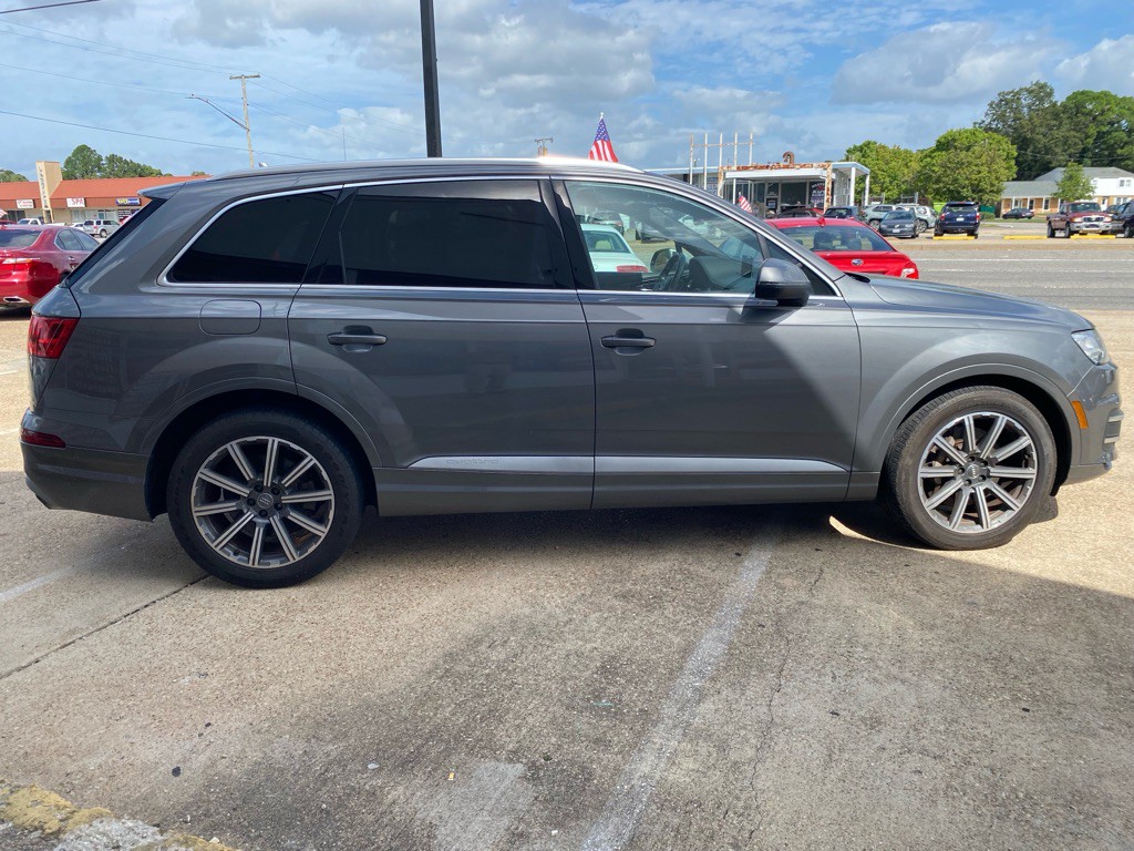 2017 Audi Q7 Image 9