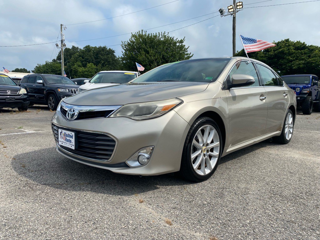 2013 Toyota Avalon Image 1