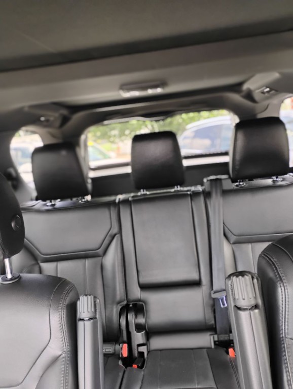 2020 Land Rover Discovery Image 10