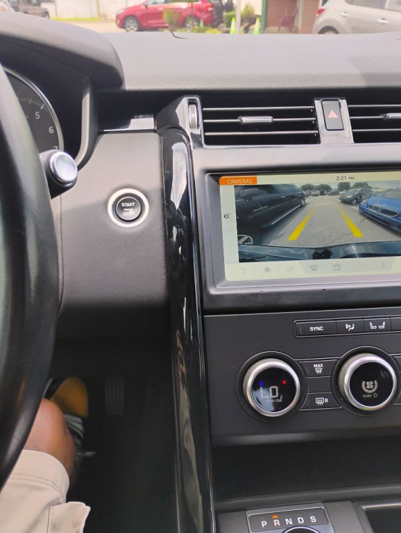 2020 Land Rover Discovery Image 12
