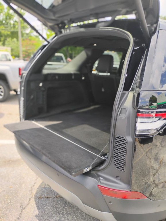 2020 Land Rover Discovery Image 14