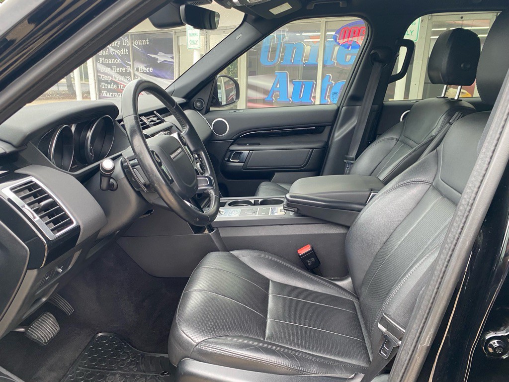 2020 Land Rover Discovery Image 10