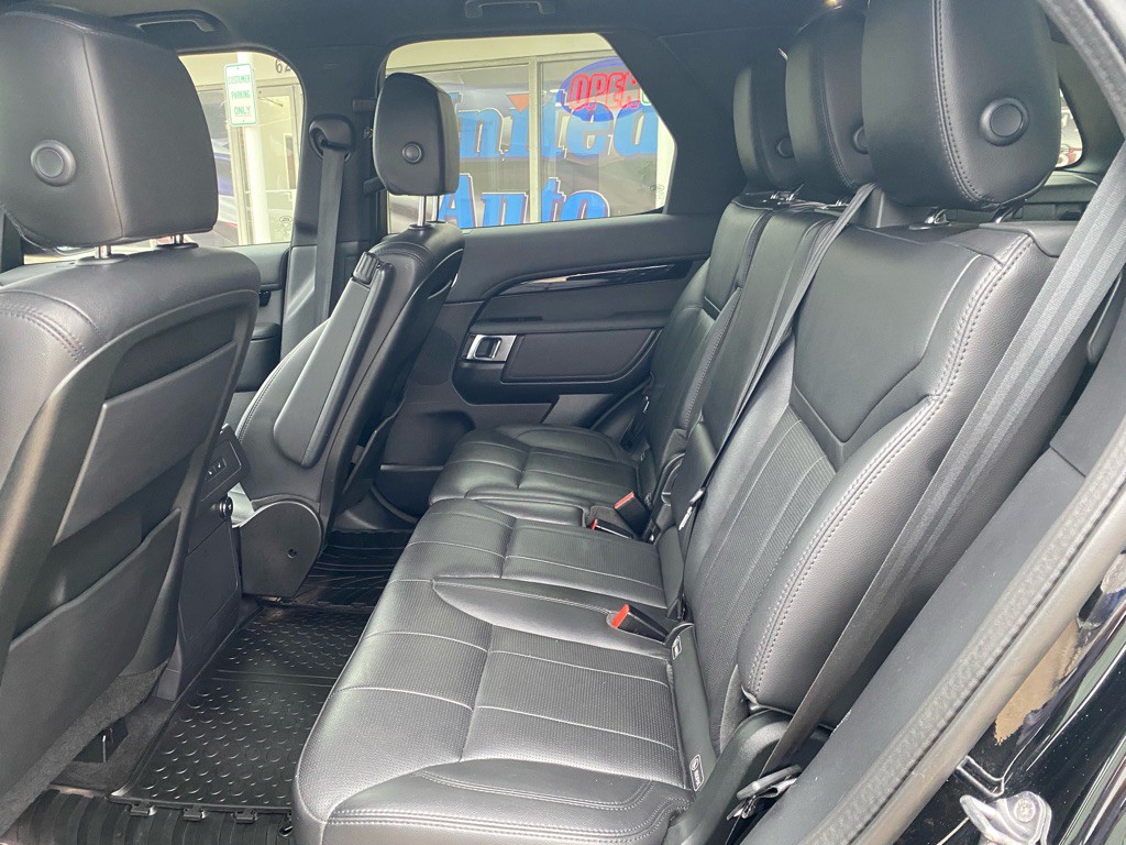2020 Land Rover Discovery Image 11