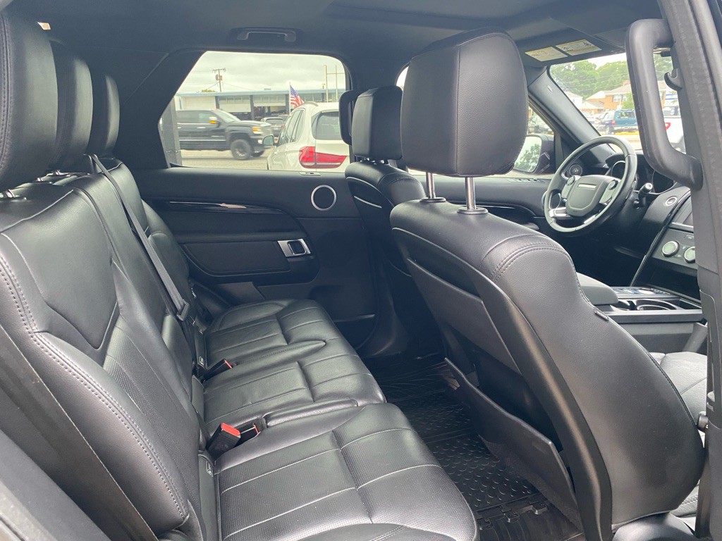2020 Land Rover Discovery Image 12