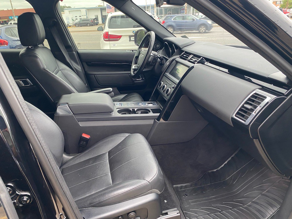 2020 Land Rover Discovery Image 13