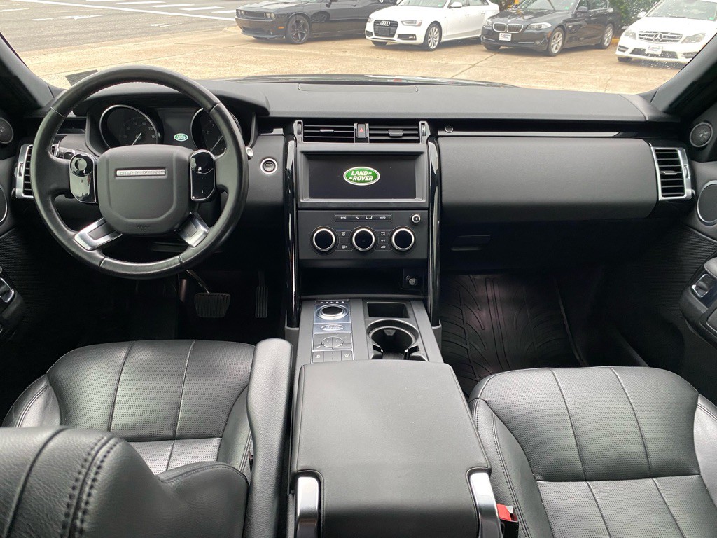 2020 Land Rover Discovery Image 14