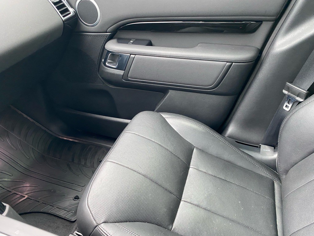 2020 Land Rover Discovery Image 24