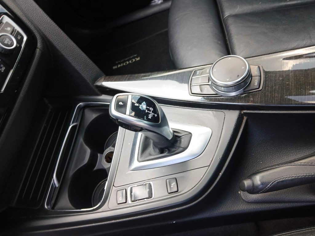 2017 BMW 3 Series Image 11