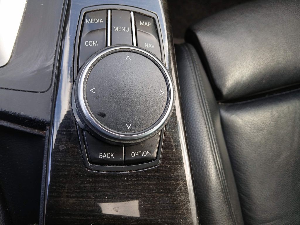 2017 BMW 3 Series Image 19