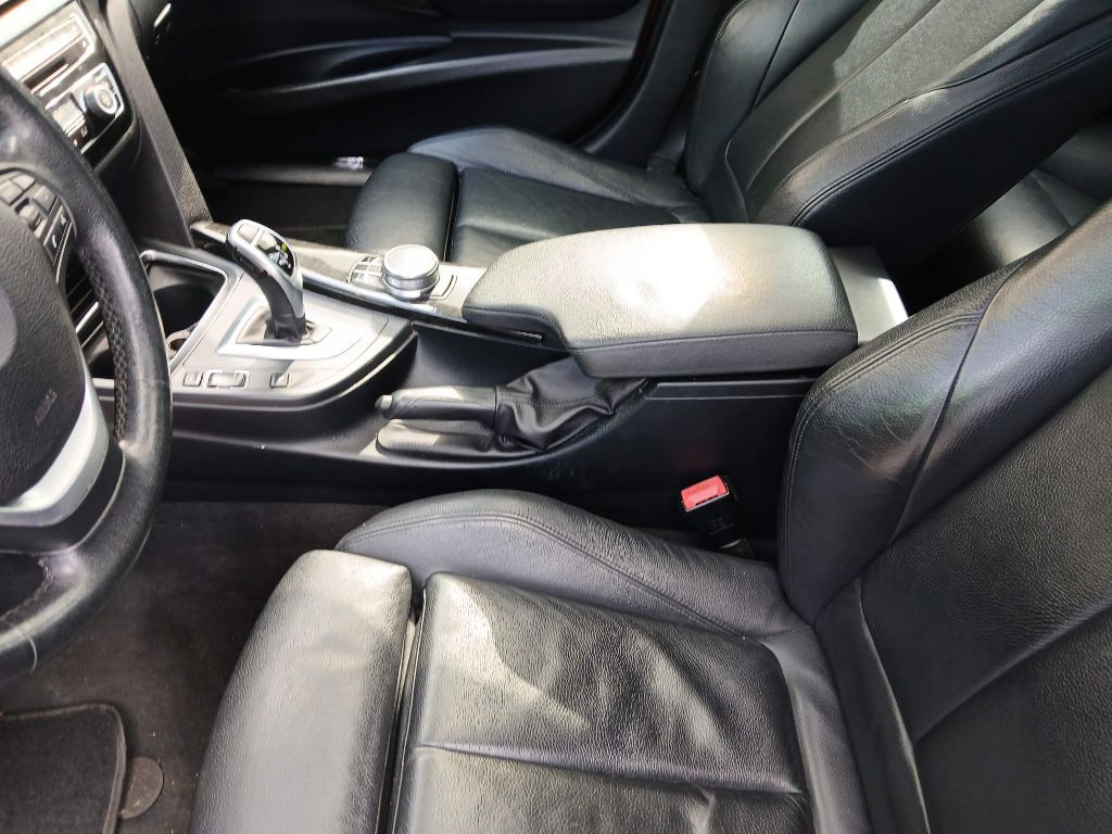 2017 BMW 3 Series Image 21