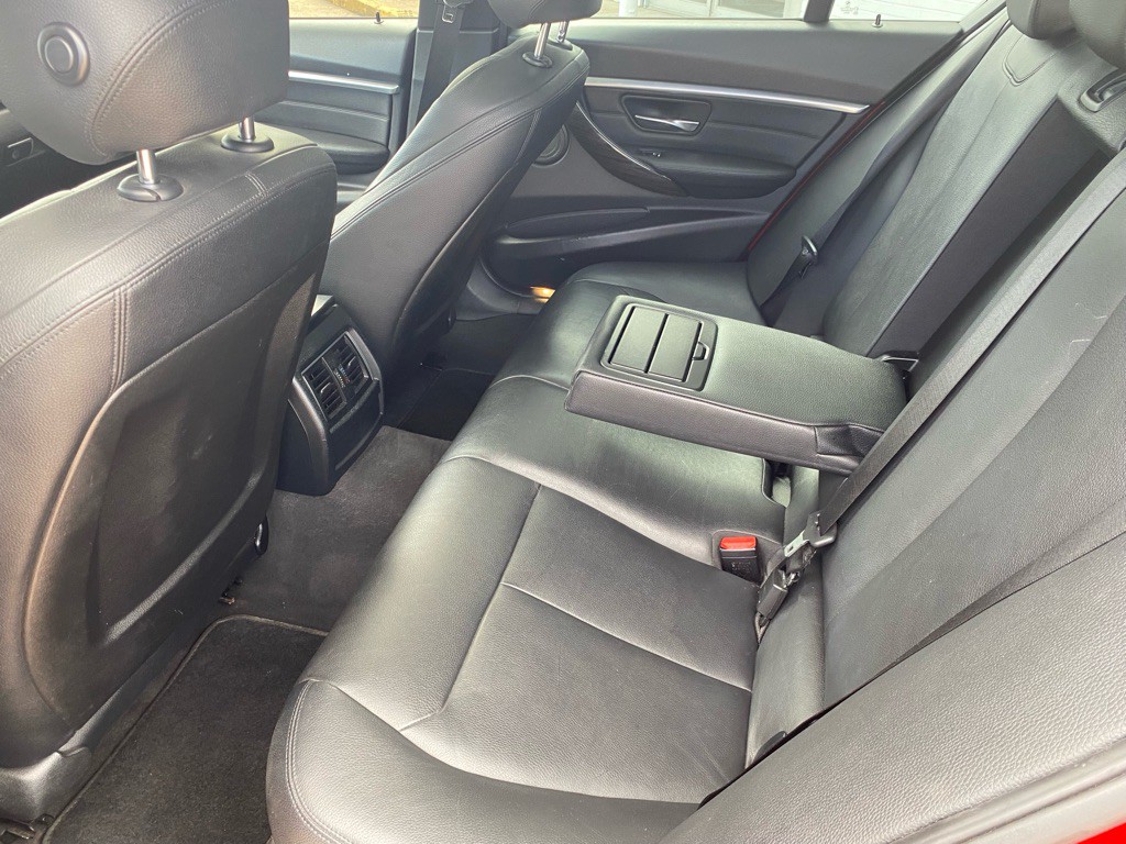 2017 BMW 3 Series Image 11