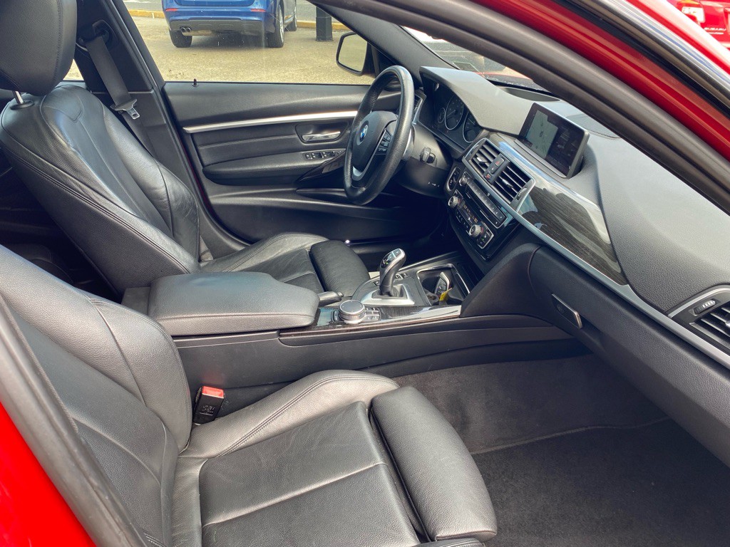 2017 BMW 3 Series Image 14