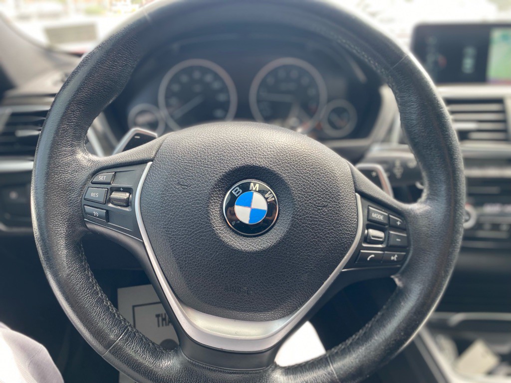 2017 BMW 3 Series Image 18