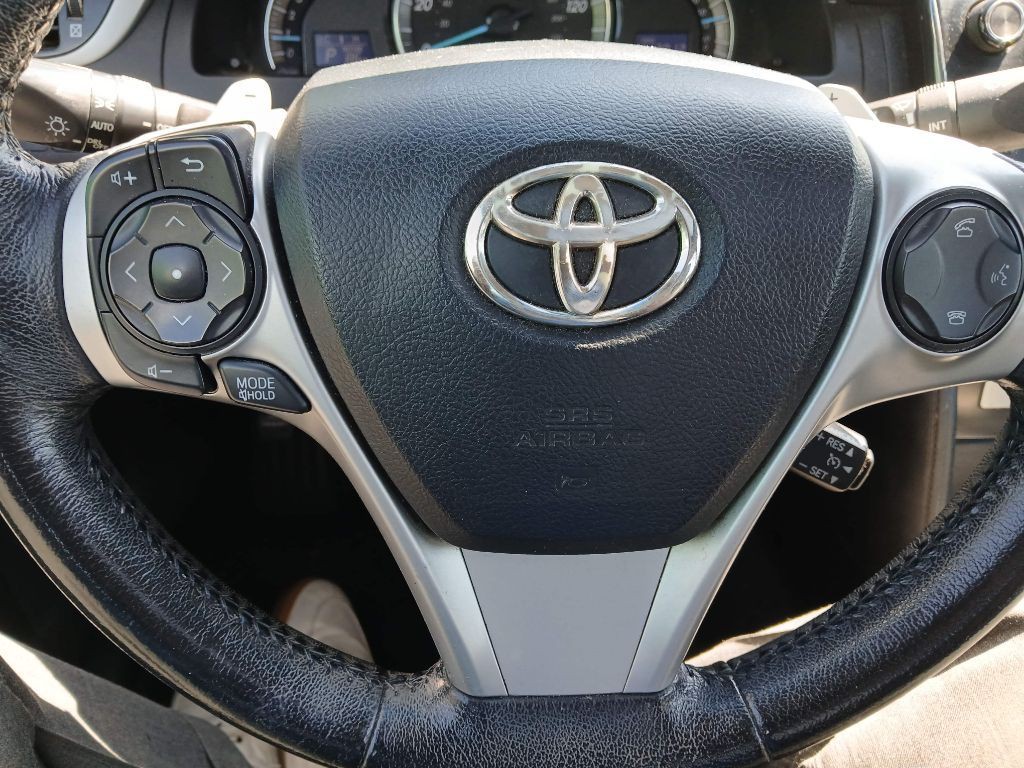 2012 Toyota Camry Image 12