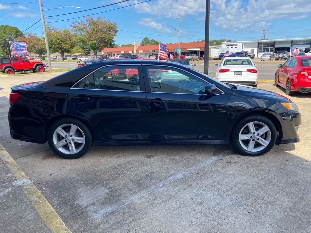 2012 Toyota Camry Image 8